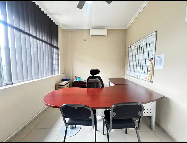 20M² OFFICE TO LET IN ESSENWOOD